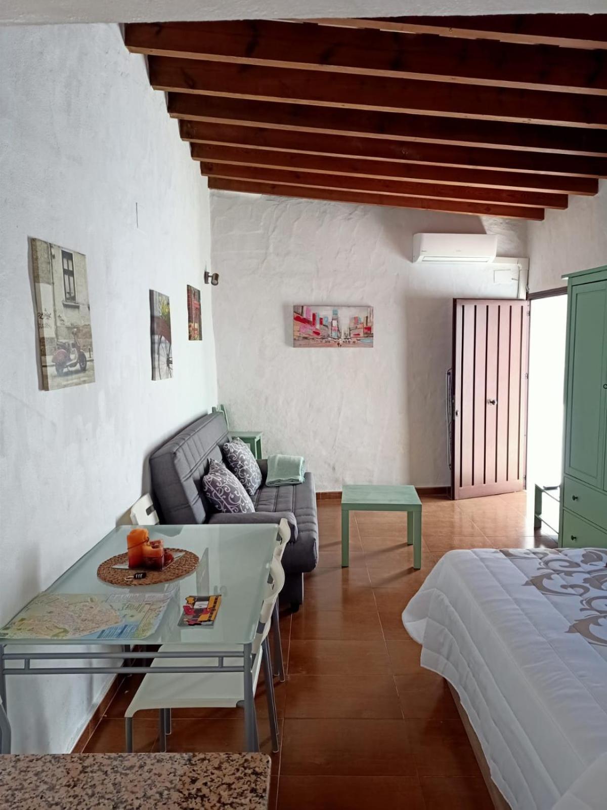 Maluan Apartment โกนิล เด ลาฟรอนเตรา ภายนอก รูปภาพ